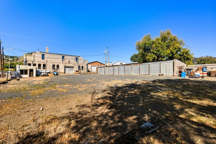 More Photos Of 201 N 2nd St, Raton Auto Repair For Sale