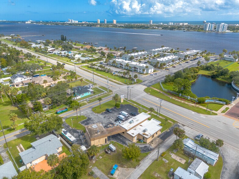 More Photos Of 258 Riverside Dr, Daytona Beach Storefront Retail Office For Sale