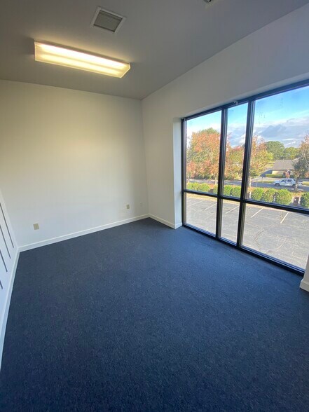 More Photos Of 1934 16th St NE, Hickory Freestanding For Lease