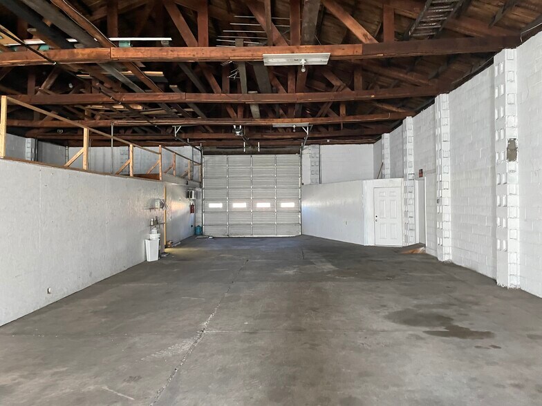 More Photos Of 40 W Monroe St, Latrobe Warehouse For Lease