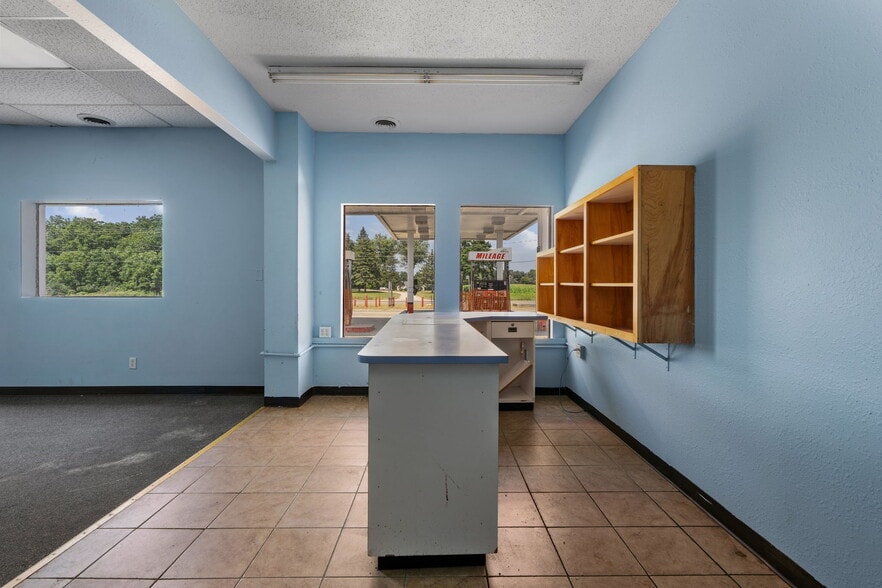 More Photos Of 3401 W Oakland Ave, Austin Truck Stop For Sale