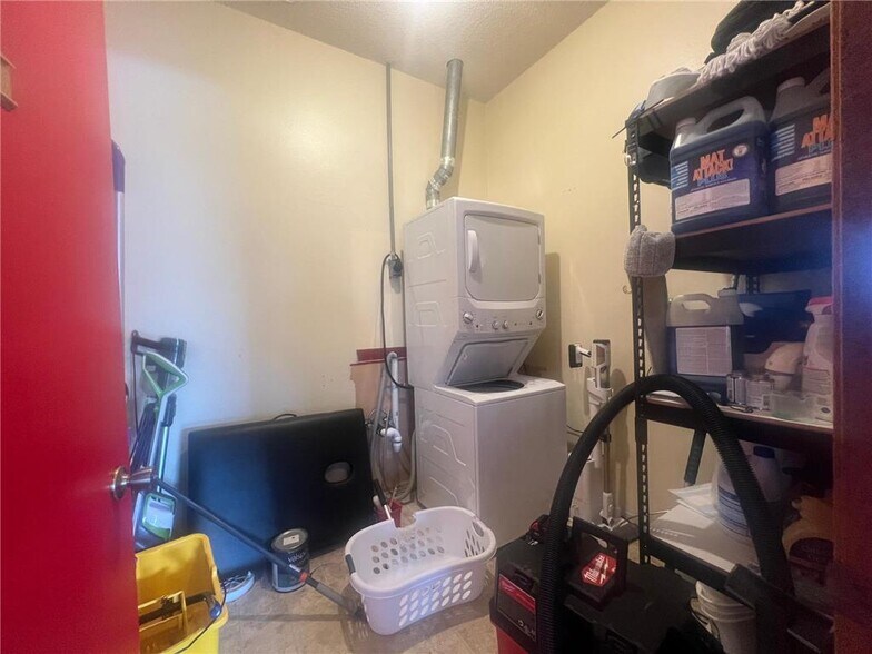 More Photos Of 105 S Mantorville Ave, Kasson Service For Sale