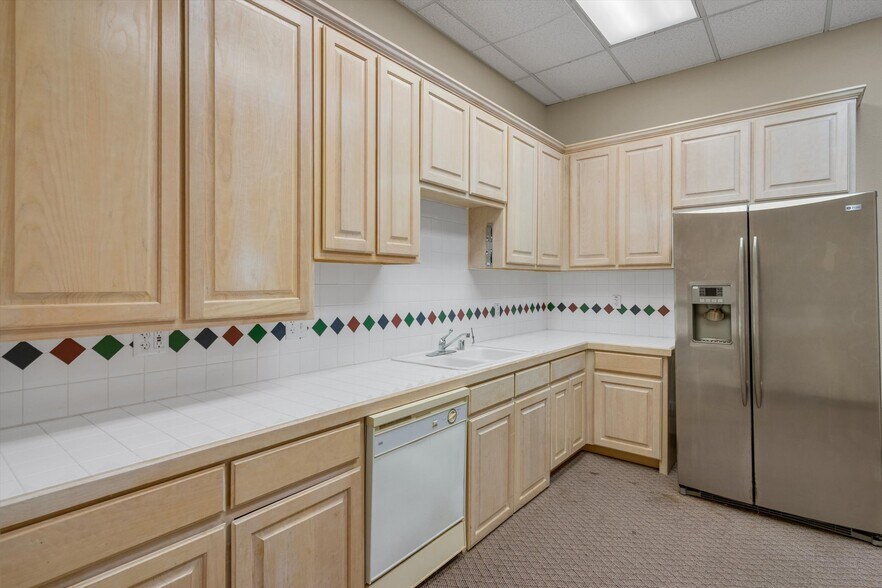 More Photos Of 1001 Hampshire Ln, Richardson Office For Lease