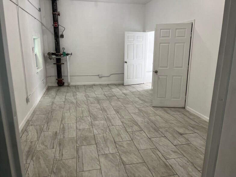 More Photos Of 760 W 28th St, Hialeah Warehouse For Lease