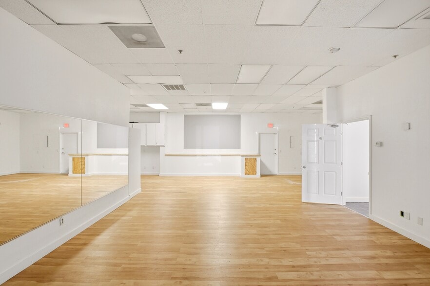 More Photos Of 12951 Metro Pkwy, Fort Myers Unknown For Lease