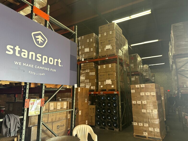 More Photos Of 2801 E 12th St, Los Angeles Warehouse For Lease