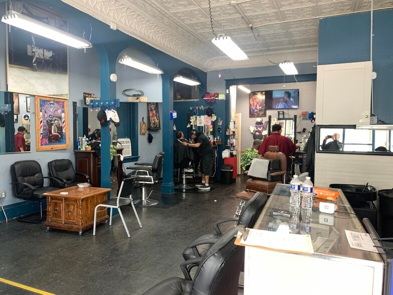 More Photos Of 2900 W Arthur Ave, Milwaukee Storefront Retail Residential For Sale