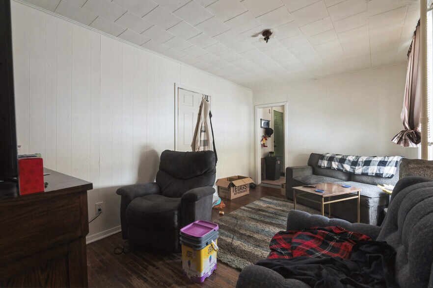 More Photos Of 431 6th Ave S, Clinton Apartments For Sale