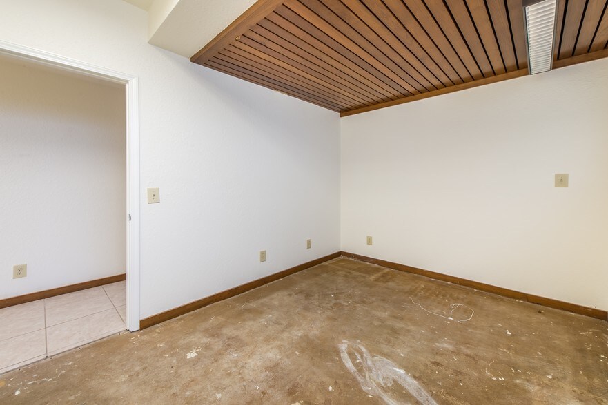 More Photos Of 415 Mountain Dr, Destin Storefront For Lease