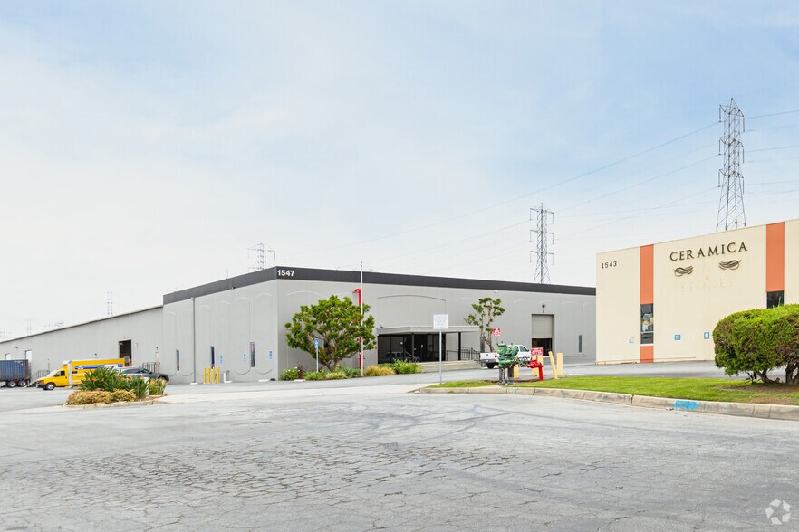 More Photos Of 1547 S State College Blvd, Anaheim Warehouse For Lease
