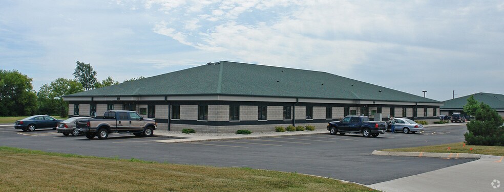 More Photos Of 215 Corporate Dr, Beaver Dam Medical For Lease