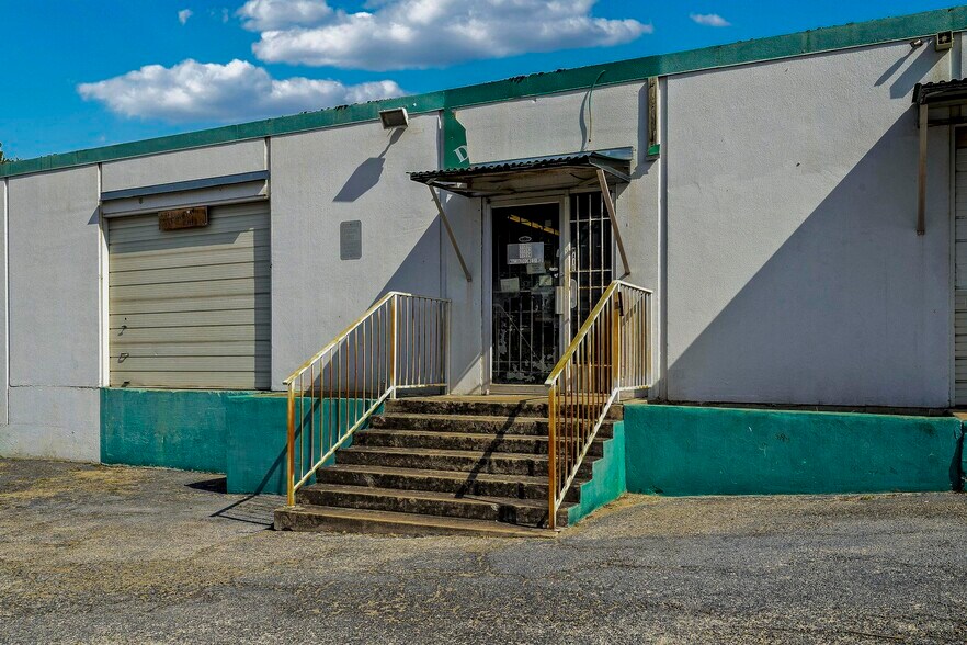 More Photos Of 11510 Nacogdoches rd, San Antonio Industrial For Lease