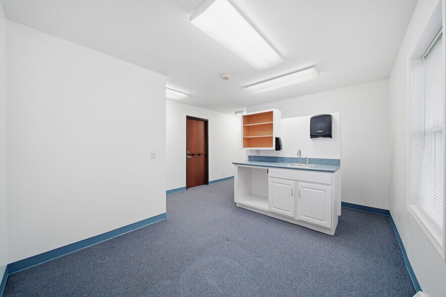 More Photos Of 3165 County Farm Rd, Jackson Storefront Retail Office For Sale