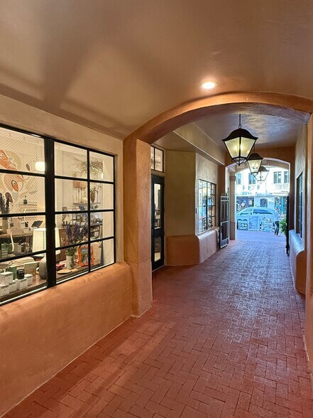 More Photos Of 1221-1233 State St, Santa Barbara Unknown For Lease