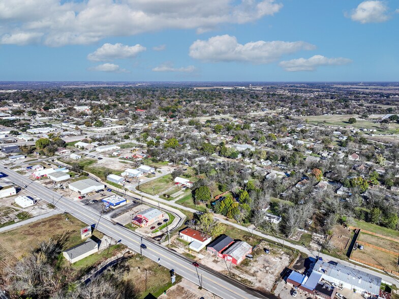 More Photos Of 719 E Moore Ave, Terrell Warehouse For Sale