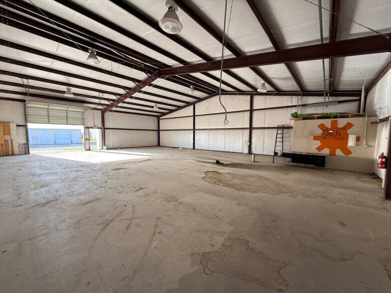 More Photos Of 900 Utility Rd, Sanger Unknown For Lease