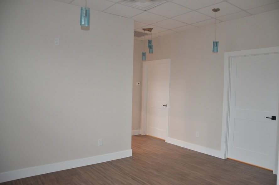 More Photos Of 7115 FM 2920, Spring Unknown For Lease