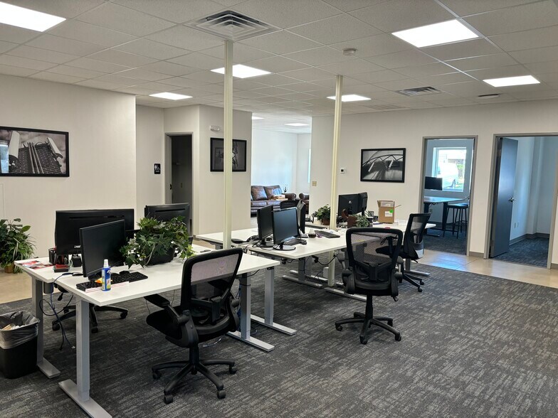 More Photos Of 320 NE 39th Ter, Oklahoma City Flex For Lease