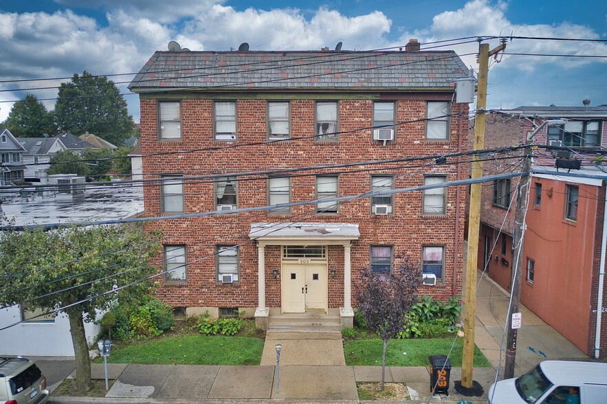 Primary Photo Of 203 Willis Ave, Mineola Apartments For Sale