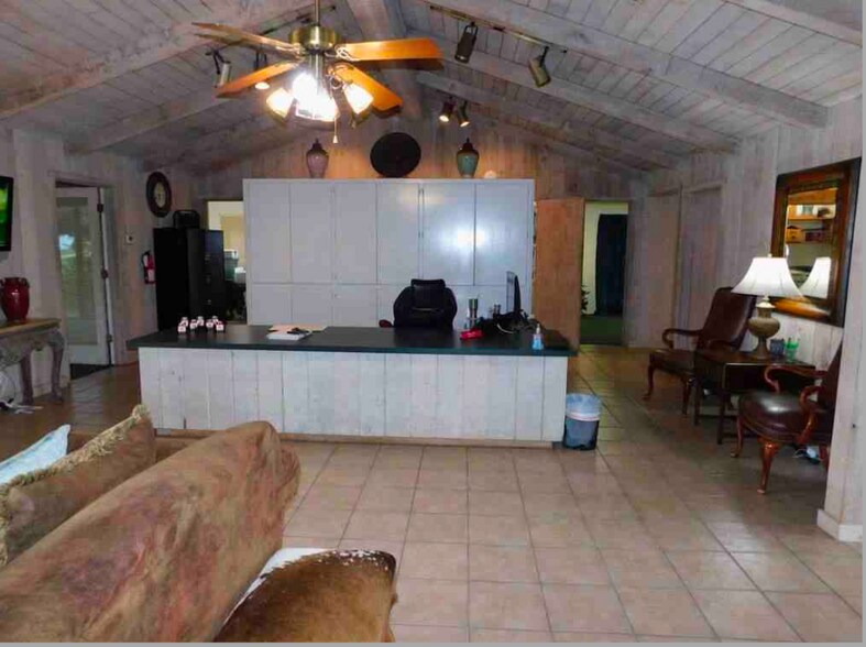 More Photos Of 711 N Jefferson Ave, Mount Pleasant Medical For Lease