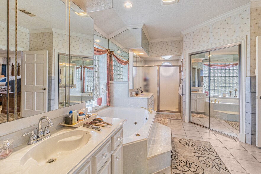 More Photos Of 1454 Oday Rd, Pearland Light Manufacturing For Sale