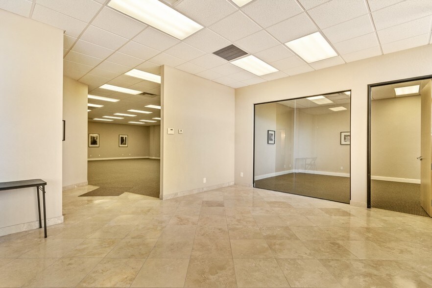 More Photos Of 7655 E Redfield Rd, Scottsdale Light Distribution For Lease