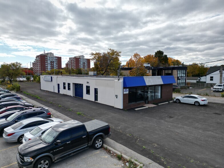 More Photos Of 142 Cross Ave, Oakville Auto Repair For Sale