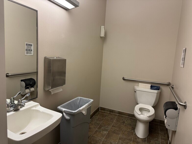 More Photos Of 97 Professional Way, Payson Office For Sale