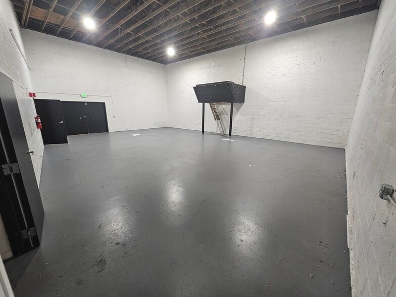 More Photos Of 5833 NE Portland Hwy, Portland Flex For Sale