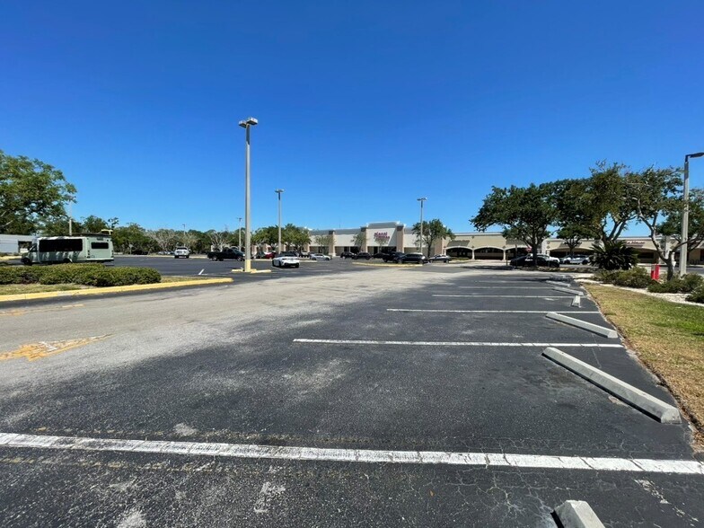 More Photos Of 14251-14295 Tamiami Trl, North Port General Retail For Lease
