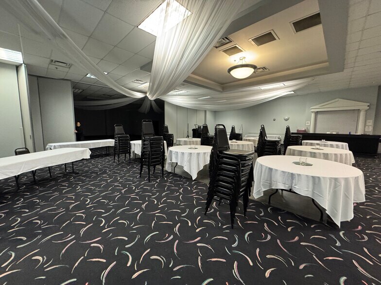 More Photos Of 11830 Stonegate Dr, Omaha Sorority Fraternity House For Sale