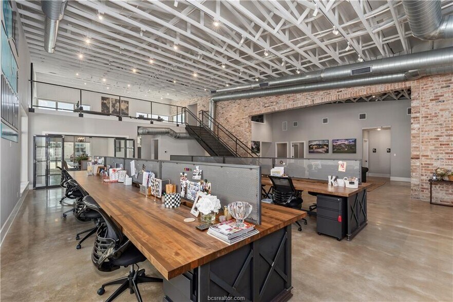 More Photos Of 1645 Greens Prairie Rd W, College Station Office For Sale