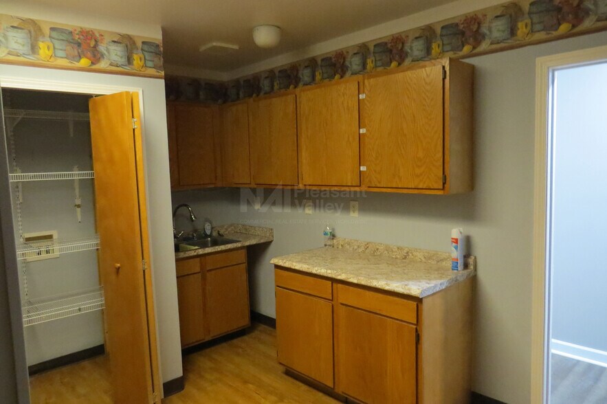 More Photos Of 675-685 High Grove Blvd, Akron Warehouse For Lease