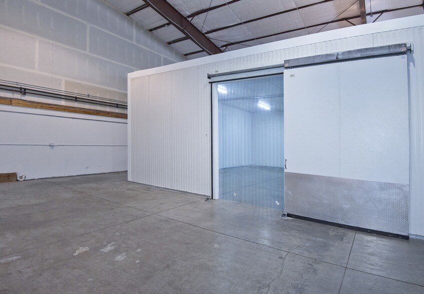 More Photos Of 101 Airpark, Gypsum Warehouse For Lease