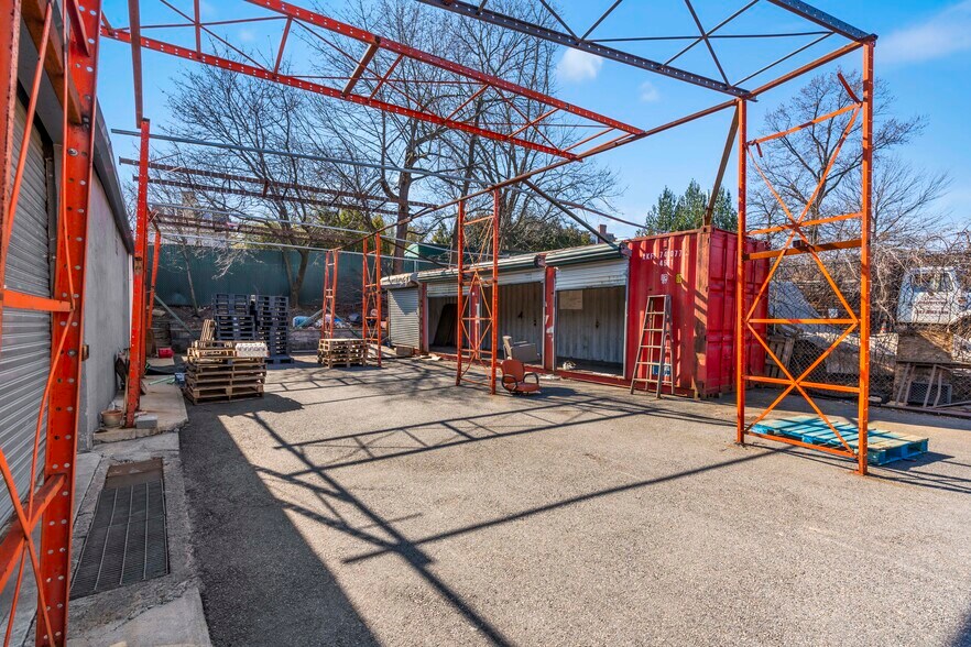 More Photos Of 1724 Richmond Ter, Staten Island Warehouse For Lease