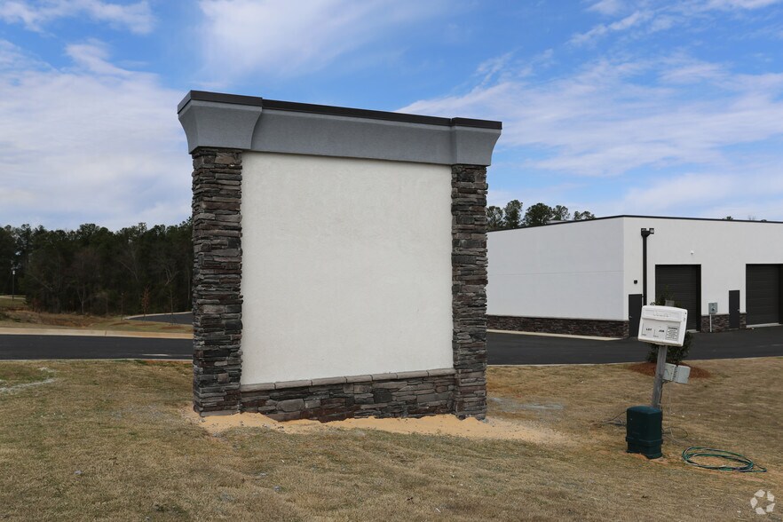 More Photos Of 5045-5047 Parham Rd, Grovetown Light Manufacturing For Lease