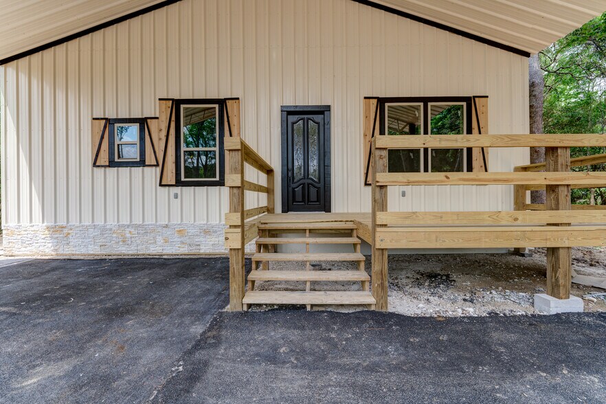 More Photos Of 4388 County Road 197, Alvin Specialty For Sale