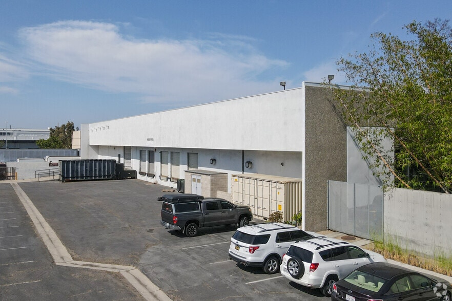 More Photos Of 3501 W Segerstrom Ave, Santa Ana Distribution For Lease