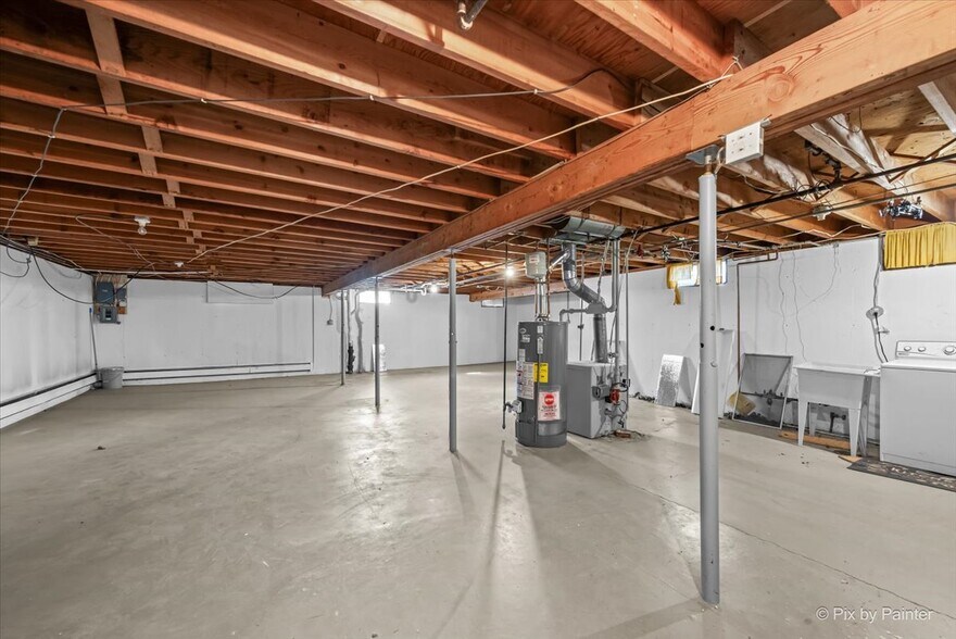 More Photos Of 124 E Oak Knoll Dr, Hampshire Office For Sale