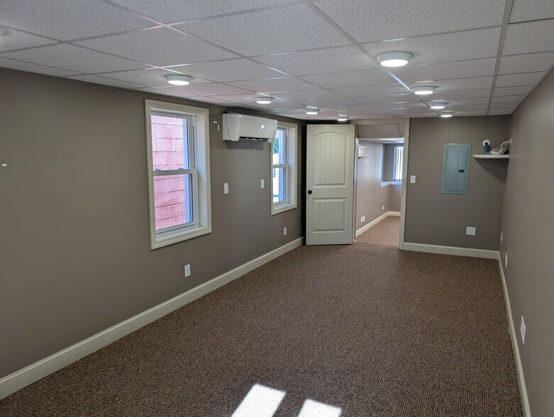 More Photos Of 230 Church St, Whitinsville Freestanding For Lease