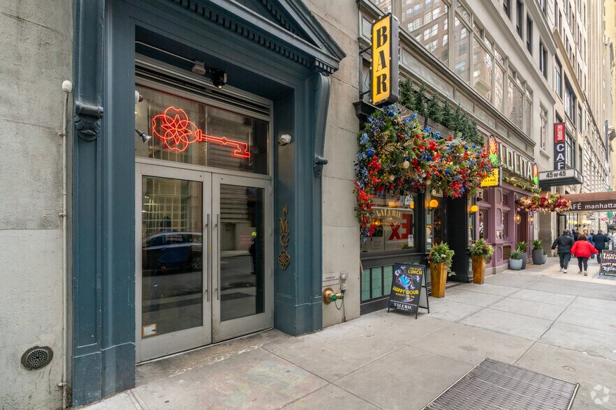 More Photos Of 45 W 45th St, New York Office For Lease