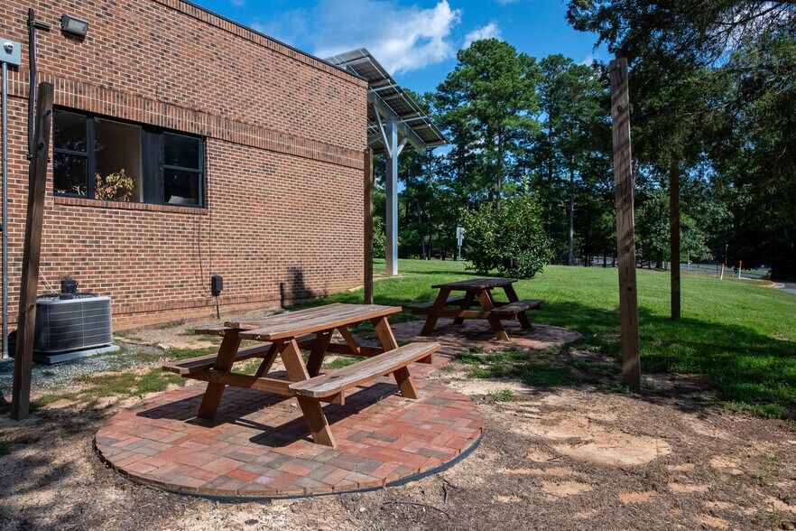 More Photos Of 605 Eastowne Dr, Chapel Hill Office For Sale