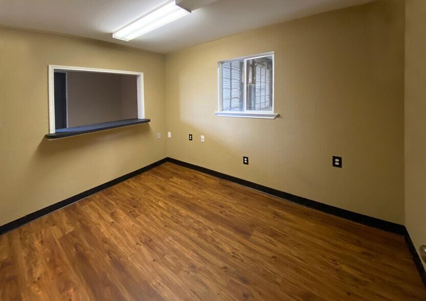 More Photos Of 7012 Belgold St, Houston Warehouse For Lease