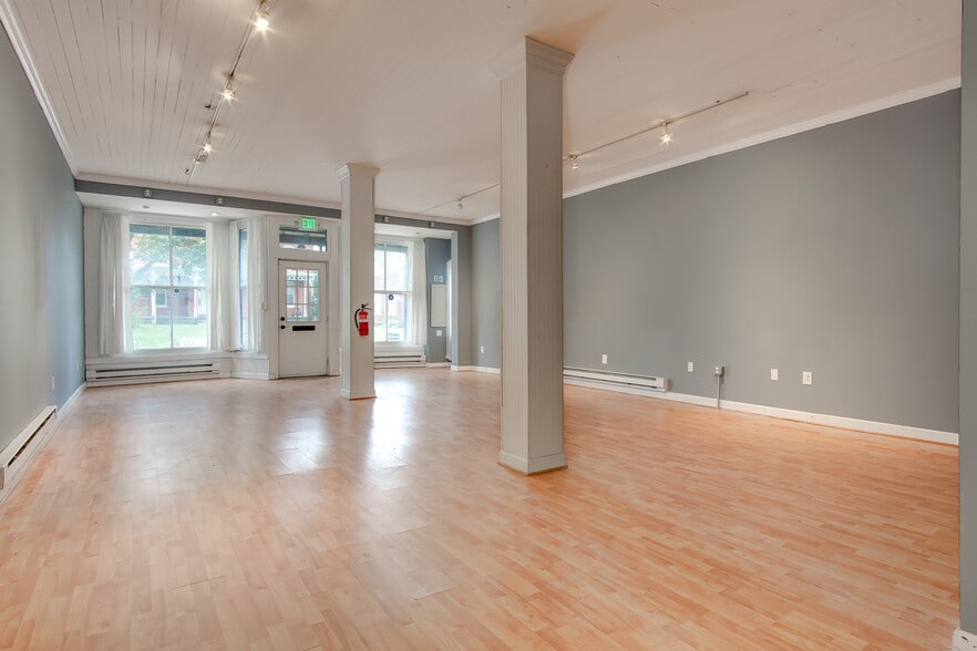 More Photos Of 21 W Pennsylvania Ave, Walkersville Office For Sale