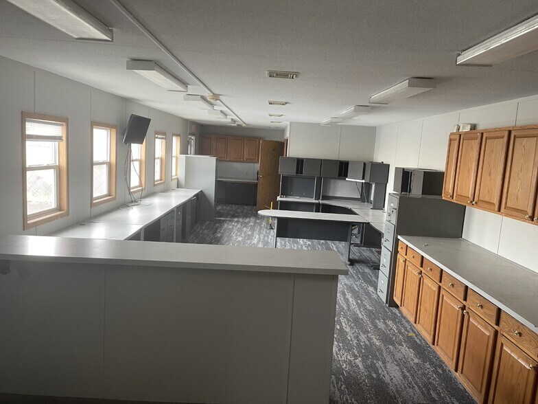 More Photos Of 6105 W Howard St, Niles Warehouse For Sale