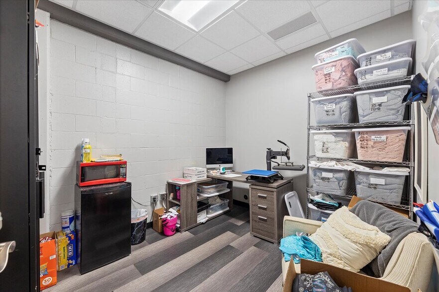 More Photos Of 7 S 4th St, Council Bluffs Health Club For Lease