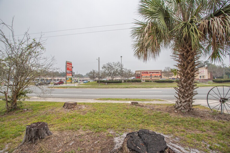 Primary Photo Of 6004 Se Us Highway 301, Hawthorne Specialty For Sale