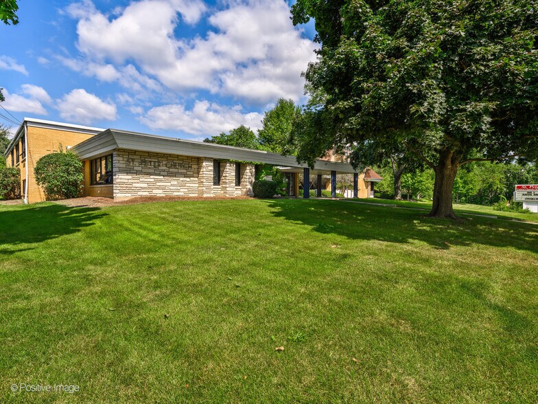 More Photos Of 47 Church St, Lake Zurich Religious Facility For Sale