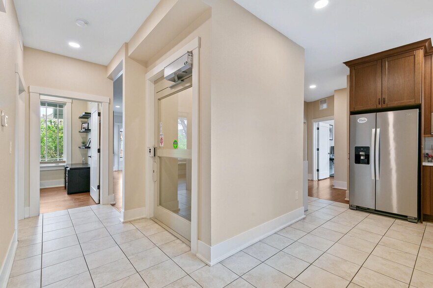 More Photos Of 1890 W Littleton Blvd, Littleton Office For Sale