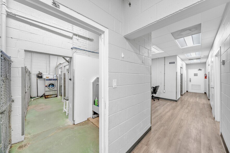 More Photos Of 4000 Burke Station Rd, Fairfax Veterinarian Kennel For Lease